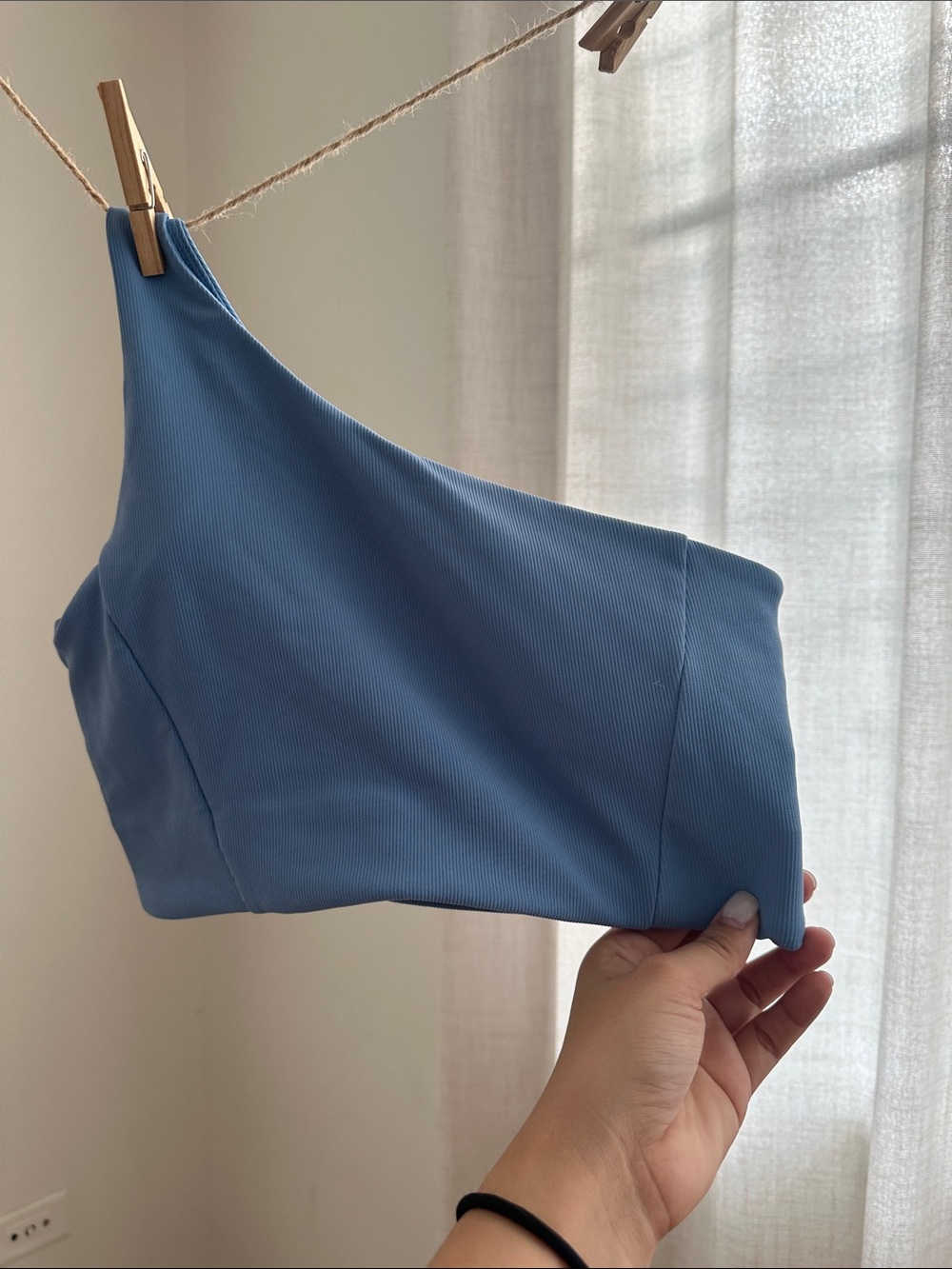 WILO One-Shoulder Ribbed Crop Top in Slate Blue